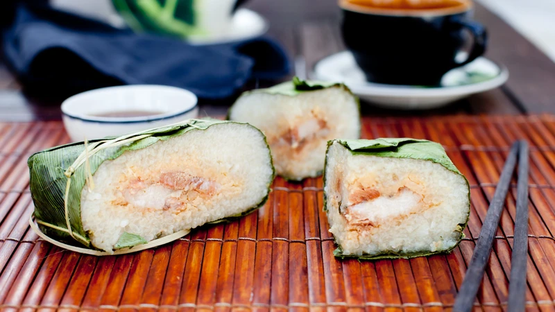 Bánh chưng ăn đúng cách giúp no lâu nhờ sự kết hợp tinh bột, chất béo và protein