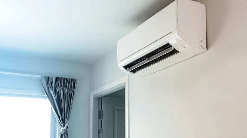 Tại những không gian kín, đông người và thông gió kém, các hạt mang virus có khả năng tích tụ, làm tăng khả năng lây nhiễm