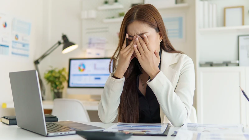 Áp lực công việc và cuộc sống gây kích thích thần kinh, ngủ khó và không sâu