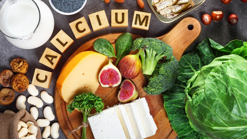 Ưu tiên hàng đầu là tăng cường các&nbsp;thực phẩm giàu canxi để đảm bảo cung cấp đủ dưỡng chất thiết yếu cho cơ thể