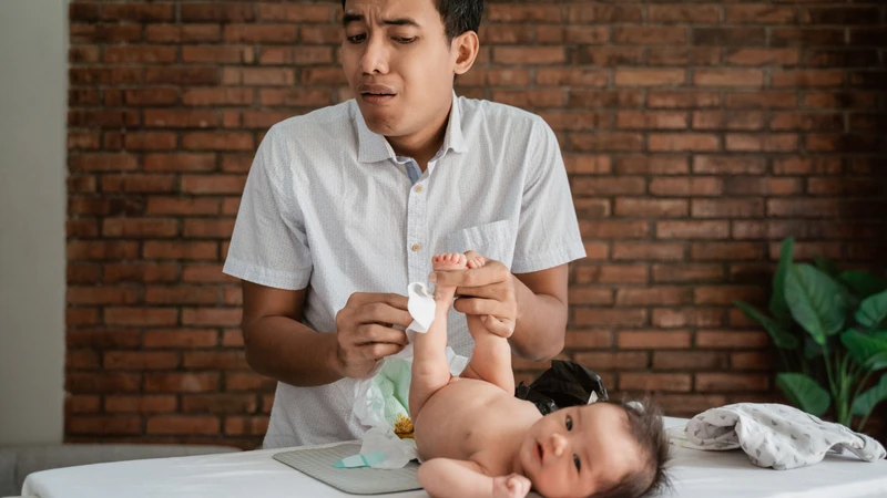Nguyên nhân khiến phân trẻ sơ sinh có mùi chua và cách xử lý cha mẹ cần biết 1