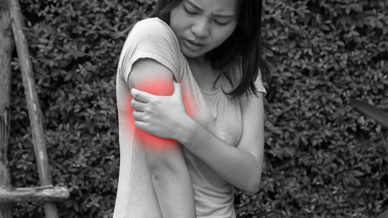 Lặp lại một cử động trong thời gian dài gây đau cơ bắp tay