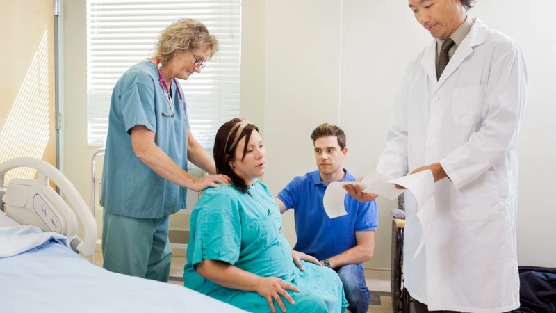 Ngay cả khi không có triệu chứng bất thường, mẹ bầu vẫn nên nhập viện để được theo dõi sát nếu thai đã quá ngày dự sinh