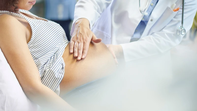 Quyết định can thiệp phụ thuộc vào đánh giá của bác sĩ dựa trên tình trạng mẹ và thai