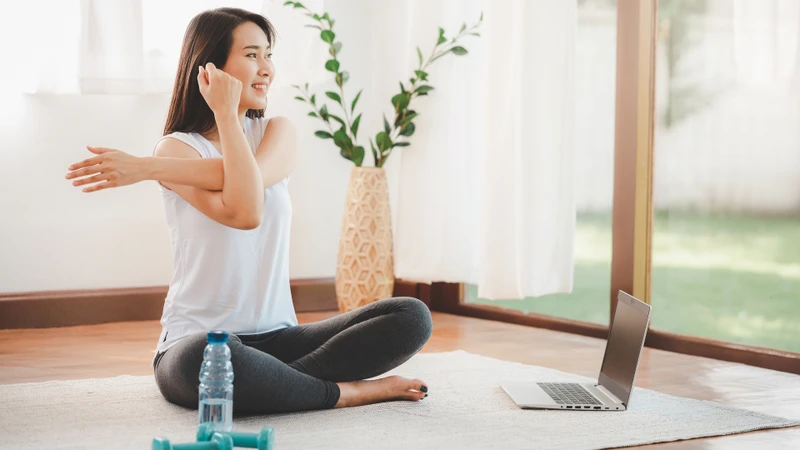 Thường xuyên tập luyện các bài tập nhẹ nhàng như đi bộ, bơi lội hoặc yoga giúp tăng cường sức mạnh cơ