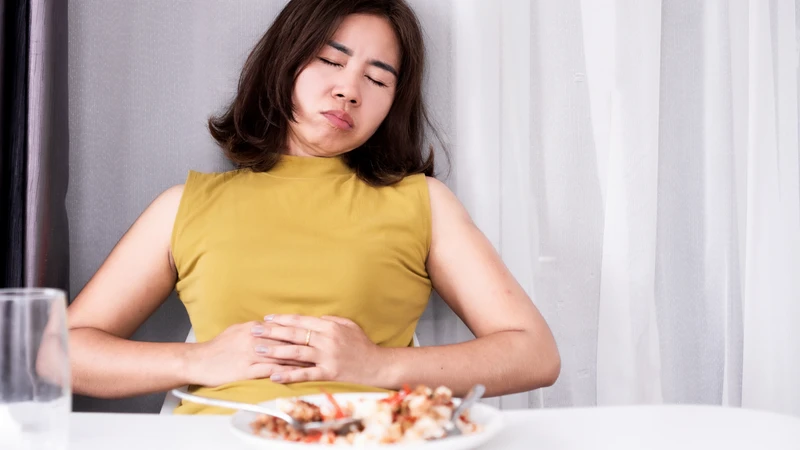 Đầy hơi, khó tiêu là những biểu hiện thường gặp khi hệ tiêu hóa có vấn đề