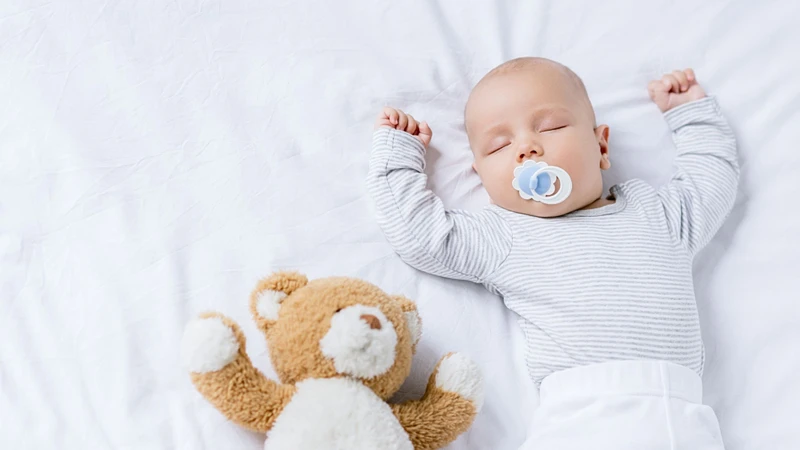 Nguyên nhân trẻ sơ sinh đổ mồ hôi sau gáy: Những điều cha mẹ cần lưu ý 1