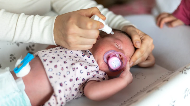 Nguyên nhân và cách xử lý khi trẻ bị sưng mắt khi ngủ dậy ba mẹ cần biết 4