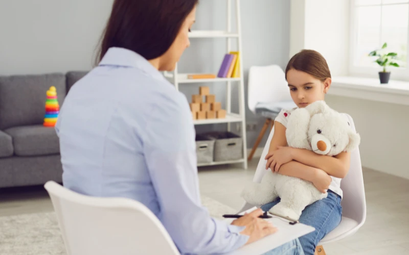 Các dấu hiệu chậm phát triển ở trẻ có thể biểu hiện khác nhau tùy theo độ tuổi