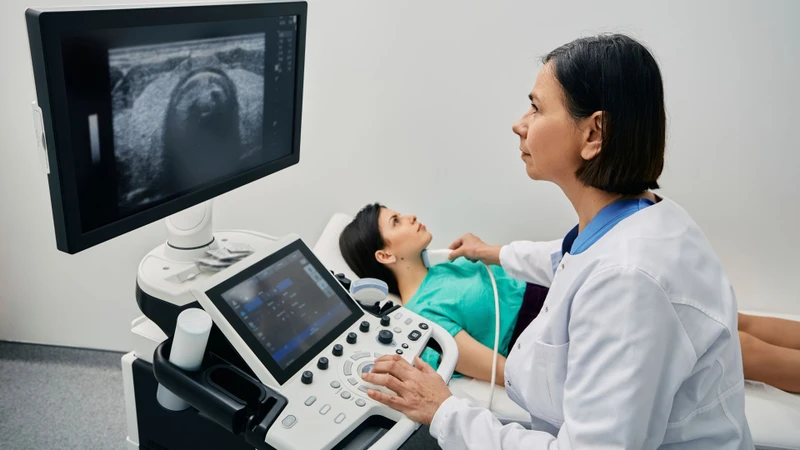 Hình ảnh kiểm tra có thể giúp bác sĩ đánh giá kích thước và đặc điểm của nhân tuyến giáp