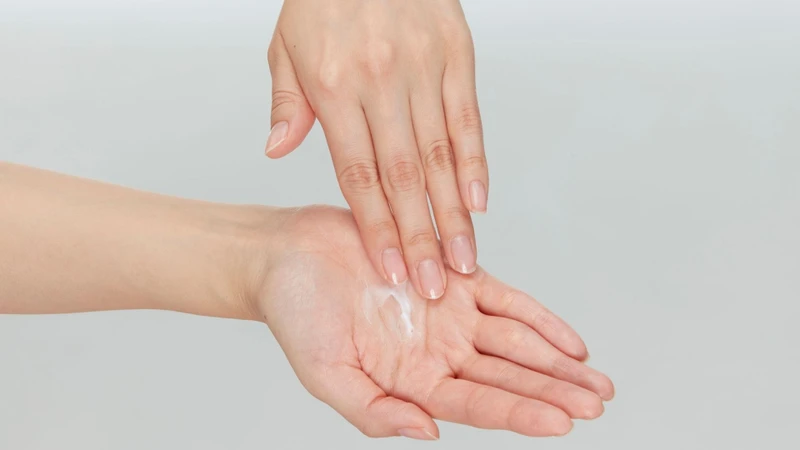Thoa kem chống nắng trước khi tiếp xúc với ánh sáng mặt trời