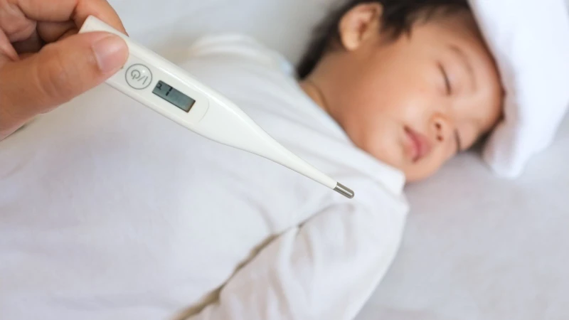 Đo nhiệt độ cơ thể của trẻ chính xác cần chọn đúng loại nhiệt kế, đúng vị trí đo và tuân thủ hướng dẫn an toàn