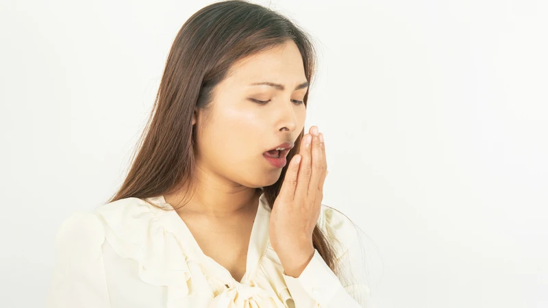 Hãy đi khám nếu nhổ răng khôn 2 tháng vẫn đau và hôi miệng nặng dù đã vệ sinh răng miệng kỹ hằng ngày
