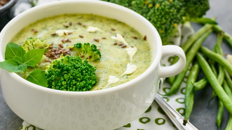 Rau củ nấu mềm, xay nhuyễn giúp dễ ăn, hạn chế đau và thúc đẩy hồi phục sau nhổ răng