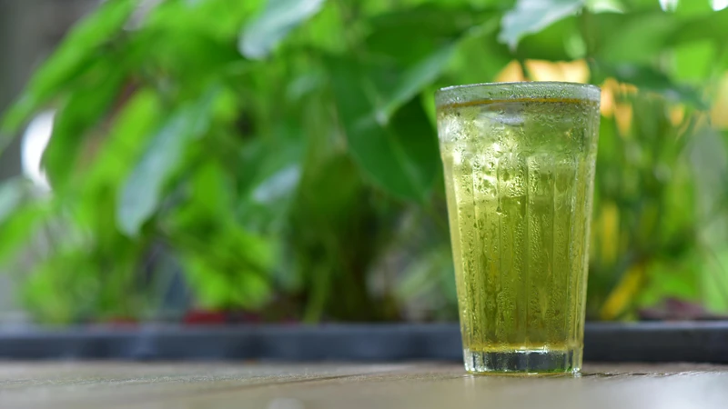 Nước lá đu đủ có tác dụng đặc biệt trong việc hỗ trợ hệ tiêu hóa, tăng cường hệ miễn dịch, cải thiện sức khỏe làn da