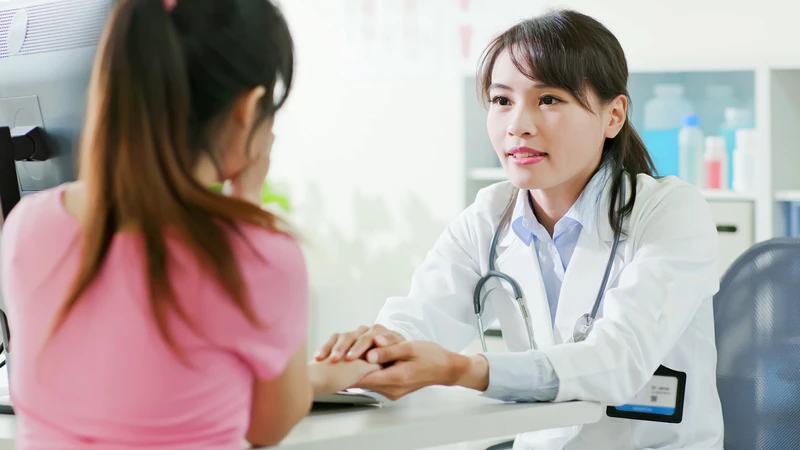 Nên tìm đến chuyên gia tâm lý nếu cảm xúc tiêu cực luôn kéo dài