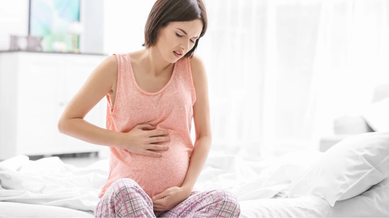 Đau bụng liên tục là dấu hiệu bất thường cần được kiểm tra sớm