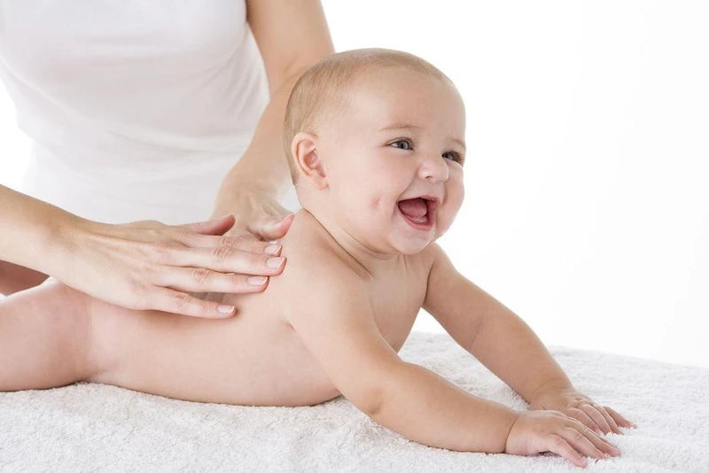 Những điều kiêng kỵ khi chăm sóc trẻ sơ sinh 4
