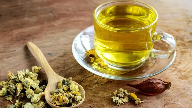 Trà hoa cúc giàu hoạt chất chống viêm, giúp tuyến tụy khỏe mạnh và giảm nguy cơ biến chứng tiểu đường