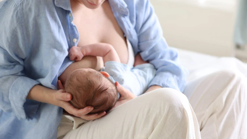 Nếu mẹ ăn quá nhiều thực phẩm khó tiêu, bé có thể bị đầy hơi, tiêu chảy