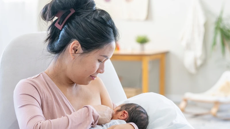 Mẹ cần quan sát phản ứng của con để nhận biết thực phẩm có thể gây vấn đề