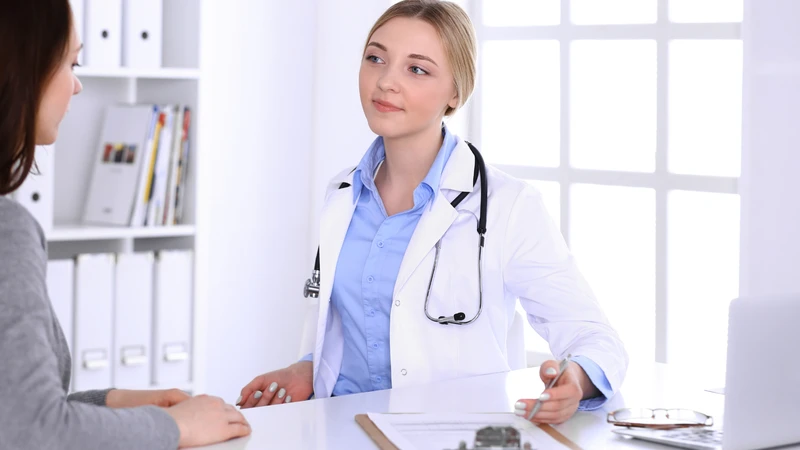 Trao đổi cởi mở với bác sĩ là bước quan trọng để lựa chọn biện pháp tránh thai phù hợp