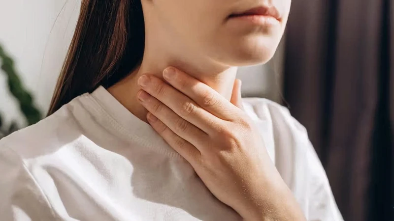 Nổi hạch ở cổ bên trái là gì? Nguyên nhân và cách xử lý 1