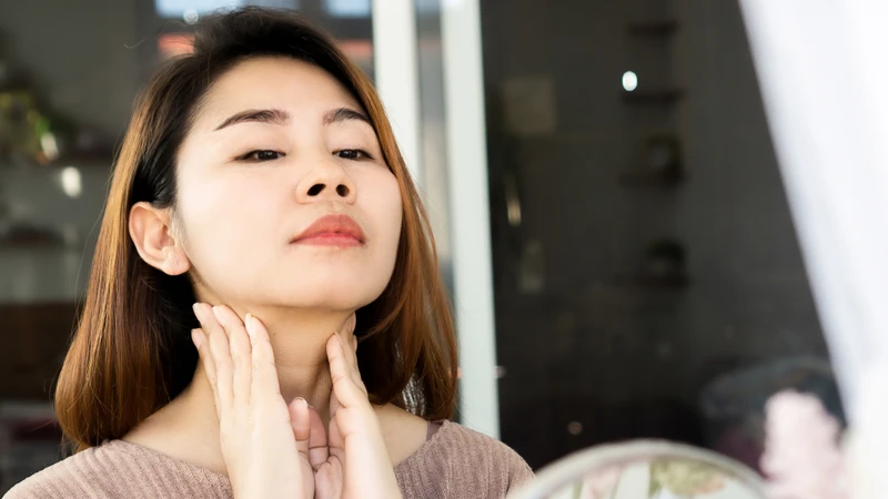 Nổi hạch ở cổ có thể nguy hiểm hoặc không, tùy thuộc vào nguyên nhân và đặc điểm của hạch