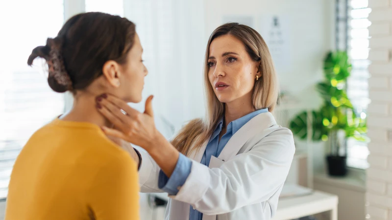 Nổi hạch sau gáy là gì? Dấu hiệu cảnh báo và cách xử lý an toàn3