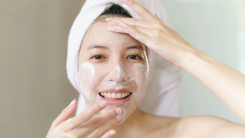 Chăm sóc da đúng cách giúp cải thiện mụn vùng cằm