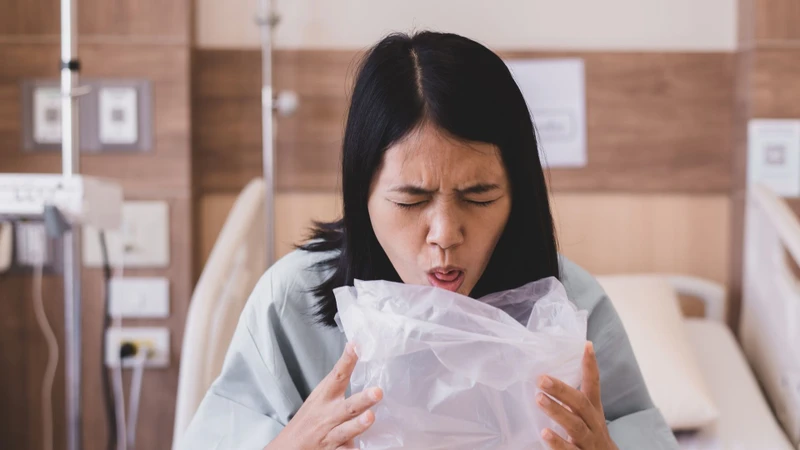 Sau nội soi chẩn đoán người bệnh có thể cảm thấy buồn nôn
