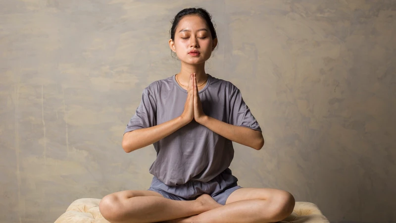 Giữ tâm lý thoải mái để phòng tránh nóng gan nổi mụn