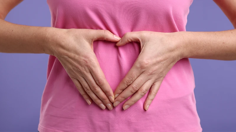 Nước ép táo hỗ trợ hệ tiêu hóa mạnh nhờ chất xơ hòa tan và không hòa tan