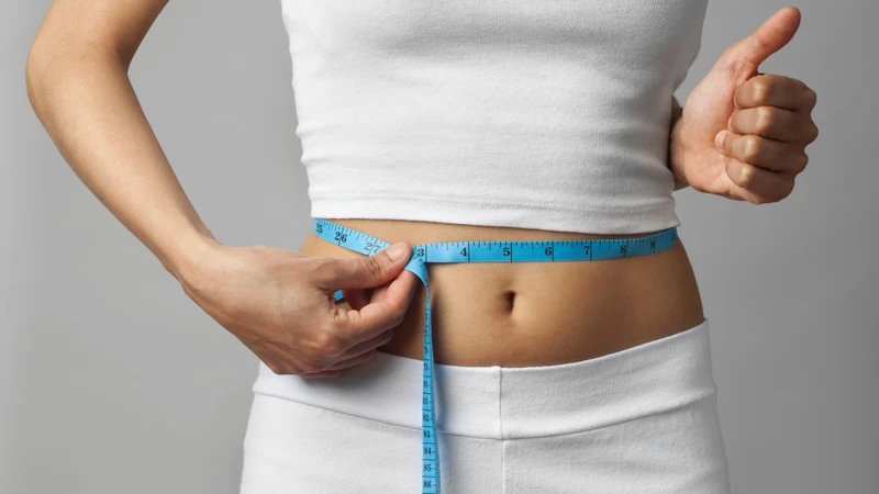 Một ly nước ép thơm không đường giúp giảm cảm giác thèm ăn