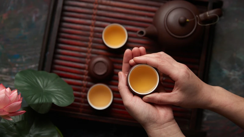 Trà mướp đắng dùng nóng sẽ ngon hơn