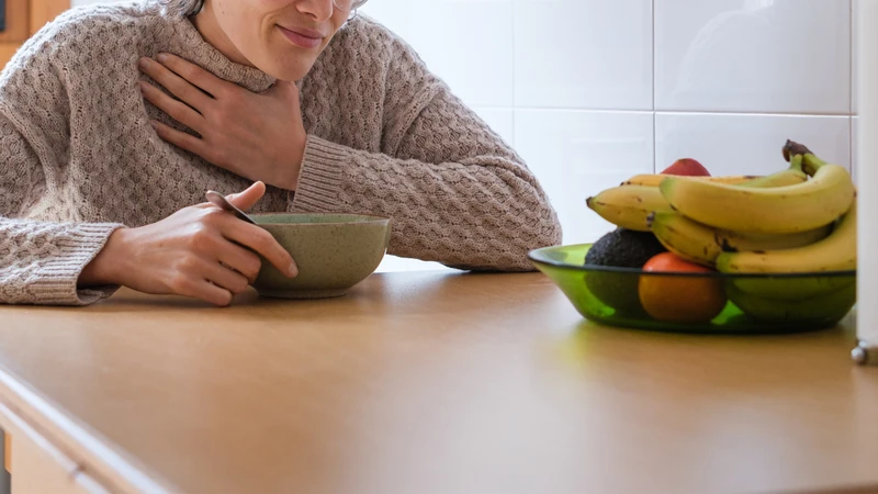 Hạt na nguyên vẹn thường sẽ đi qua hệ tiêu hóa và được đào thải ra ngoài