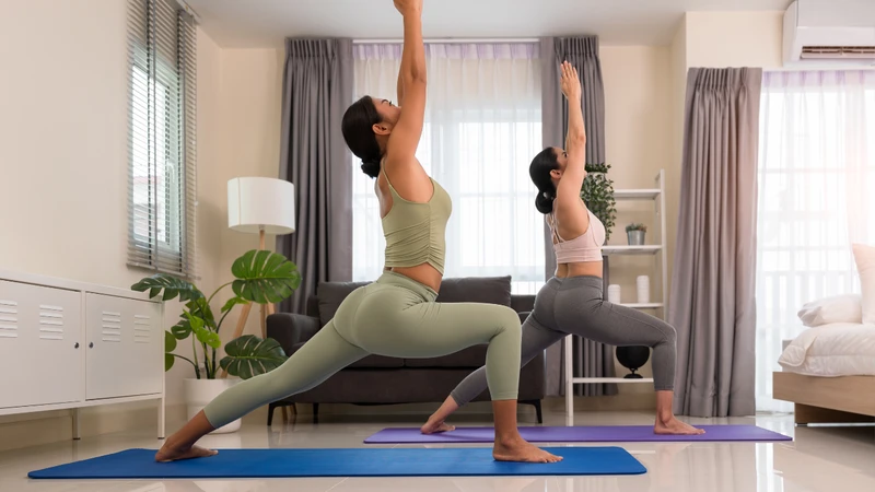 Duy trì vận động thường xuyên hỗ trợ nhu động đường tiêu hóa, giúp thức ăn và khí di chuyển thuận lợi hơn