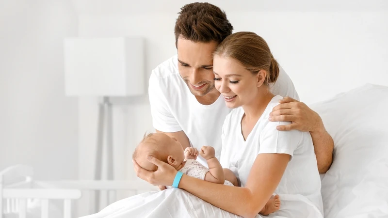 Không nên quan hệ vợ chồng quá sớm vì cơ quan sinh sản cần thời gian để hồi phục hoàn toàn sau sinh