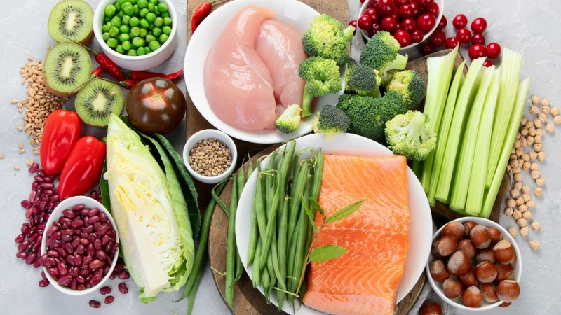 Mẹ cần bổ sung đa dạng thực phẩm để cung cấp đủ dưỡng chất