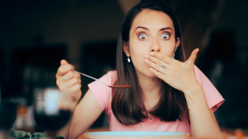 Ợ hơi là hiện tượng không khí từ dạ dày thoát ra ngoài qua miệng