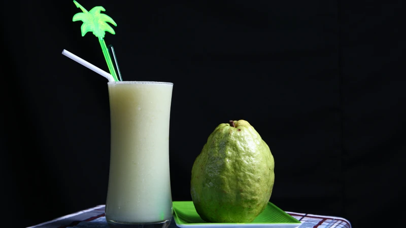 Nước ép ổi làm loại bỏ chất xơ và cơ thể hấp thu nhanh hơn, khó kiểm soát lượng tiêu thụ