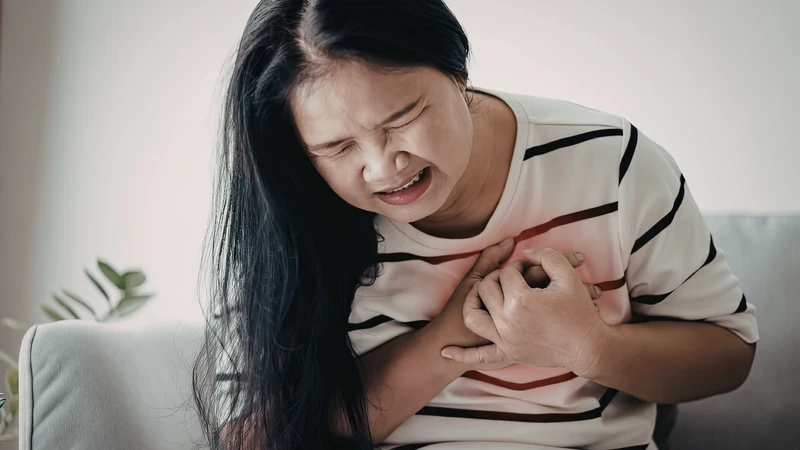 Người có tăng huyết áp nên tiếp tục theo dõi sau tiêm