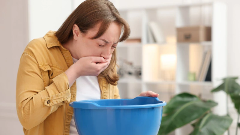 Ớn lạnh buồn nôn thường đi kèm với các triệu chứng khác