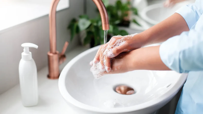 Rửa tay đều đặn, giữ vệ sinh tốt để bảo vệ sức khỏe khỏi ký sinh trùng