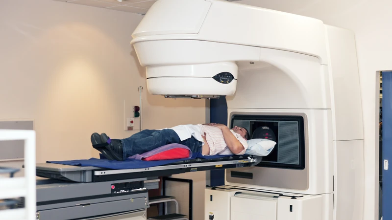 Phác đồ điều trị sarcoma có thể kết hợp xạ trị, điều trị nhắm trúng đích hoặc liệu pháp miễn dịch