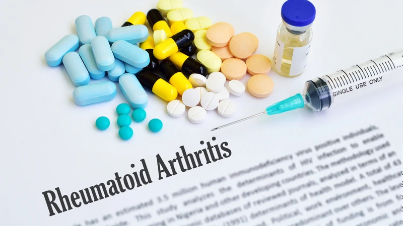Corticoid và NSAIDs thường được sử dụng trong phác đồ điều trị viêm khớp dạng thấp
