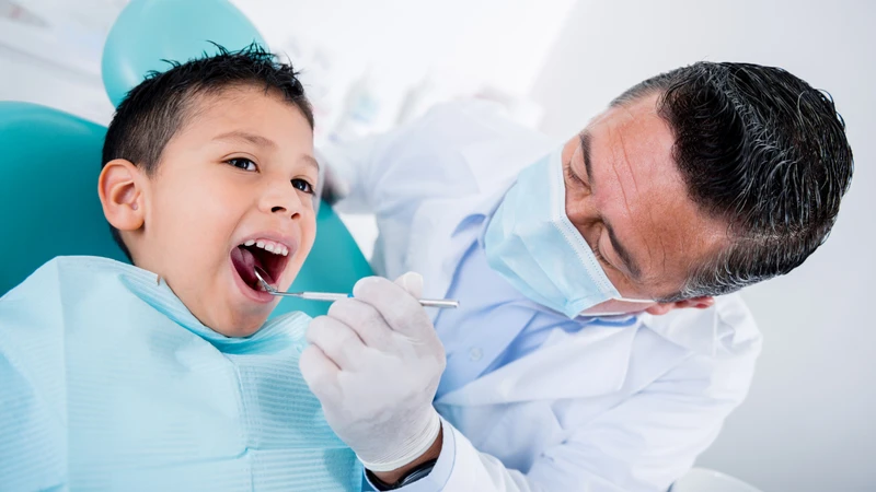 Đưa trẻ đi khám nha khoa định kỳ là biện pháp bảo vệ răng miệng tốt nhất