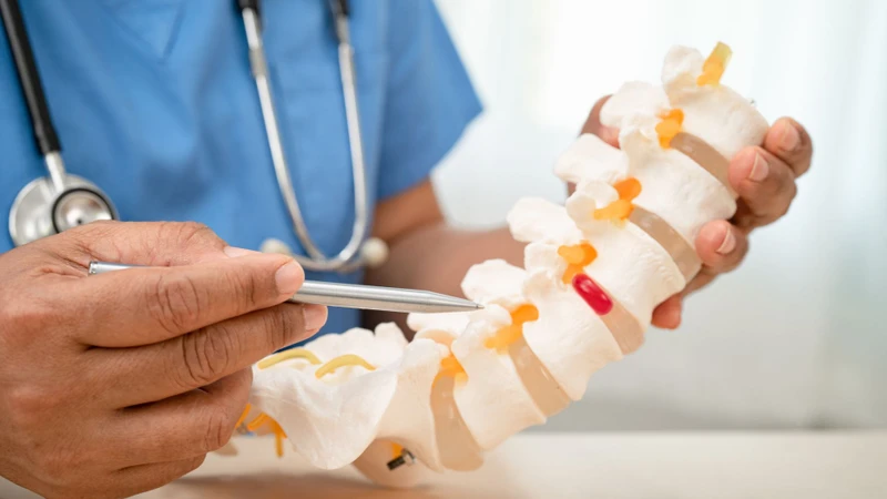 Có nhiều nguyên nhân khác nhau dẫn đến chấn thương tủy sống