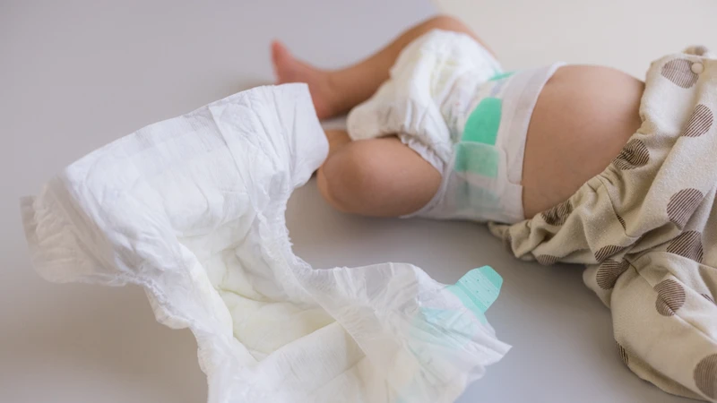 Phân su (meconium) là loại phân đầu tiên được thải ra từ cơ thể trẻ sơ sinh, thường trong vòng 24 đến 48 giờ sau sinh