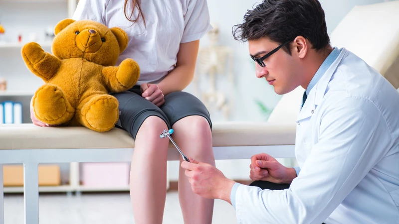 Trao đổi với bác sĩ về các triệu chứng thần kinh để được thăm khám kịp thời